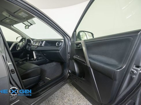 Used 2016 Toyota RAV4 LE FWD image 37
