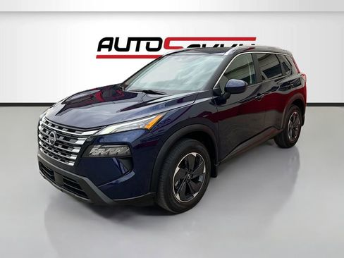 Used 2024 Nissan Rogue SV w/ SV Premium Package image 3