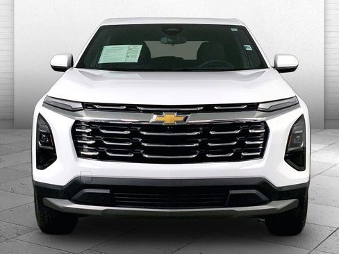 Used 2025 Chevrolet Equinox LT image 2