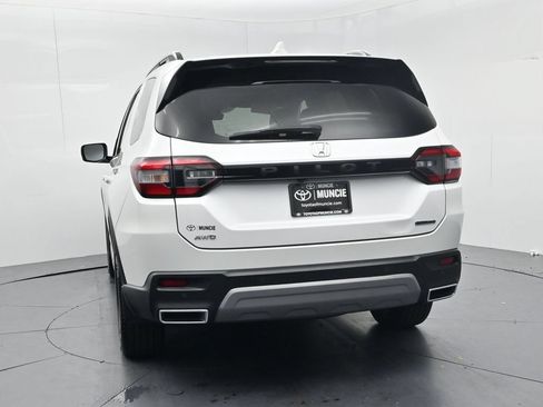Used 2024 Honda Pilot Touring image 6