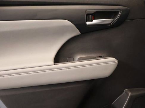 Used 2023 Toyota Highlander XLE image 30