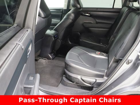 Used 2020 Toyota Highlander XLE image 30