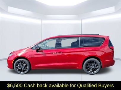 New 2026 Chrysler Pacifica Limited w/ S Appearance Package