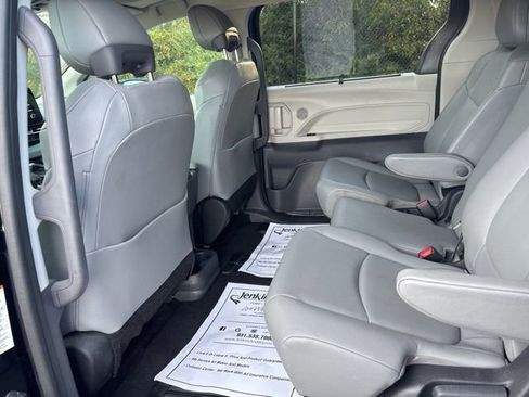 Used 2023 Toyota Sienna XLE image 14