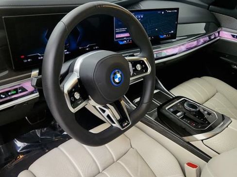 Used 2025 BMW i7 xDrive60 AWD/4WD image 48