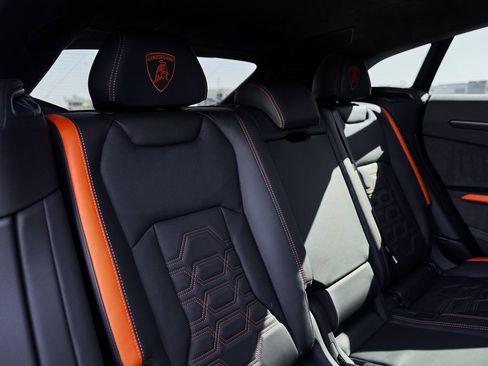 Used 2025 Lamborghini Urus SE image 46