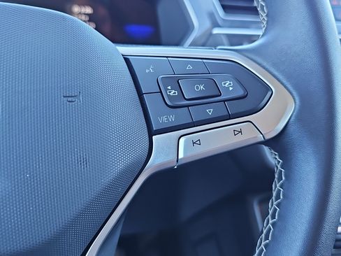 Used 2024 Volkswagen Tiguan SE image 24