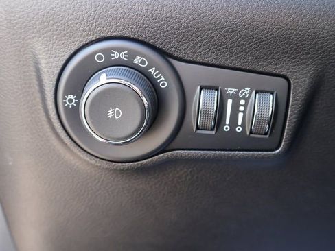 Used 2025 Jeep Compass Latitude w/ Sun & Sound Group image 32