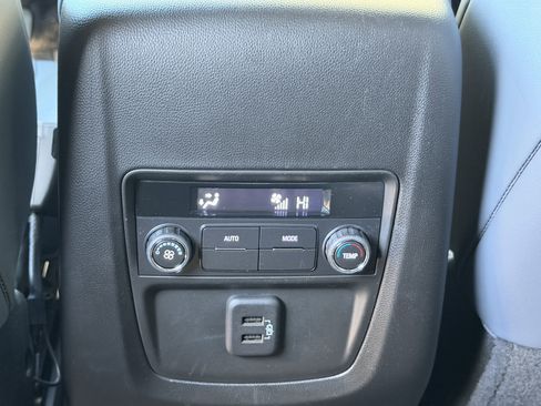 Used 2023 Buick Enclave Essence image 25