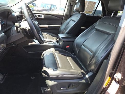 Used 2021 Ford Explorer XLT w/ Equipment Group 202A AWD/4WD image 11