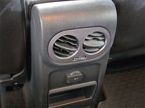 Used 2017 Volkswagen Tiguan S image 15