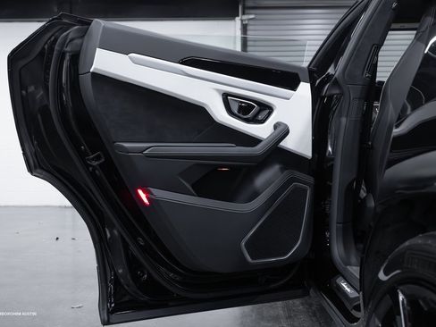 Used 2023 Lamborghini Urus S image 35