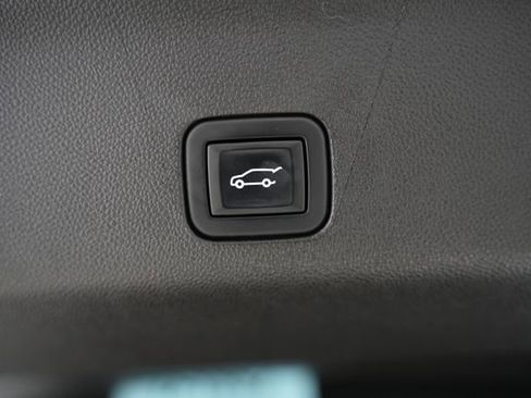 Used 2022 GMC Yukon AT4 w/ Technology Package AWD/4WD image 12