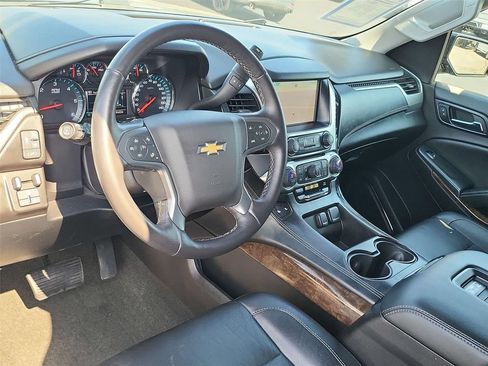 Certified 2015 Chevrolet Suburban LT w/ Luxury Package RWD image 2