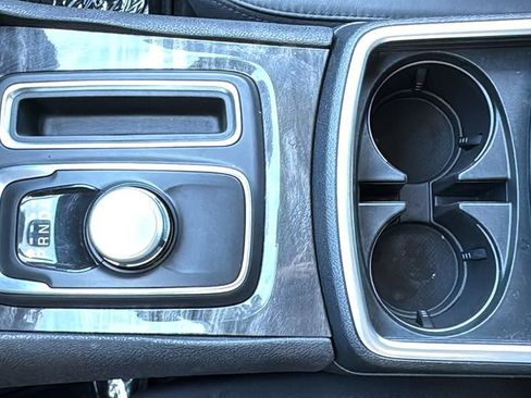 Used 2018 Chrysler 300 Touring L image 15