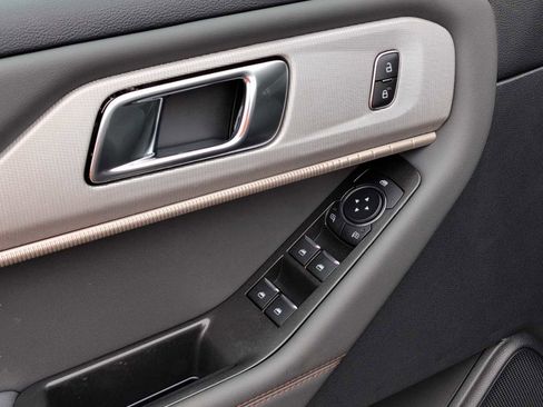 New 2025 Ford Explorer Active w/ Active Comfort Package image 7