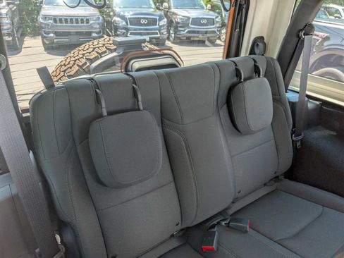 Used 2022 Jeep Wrangler Sport AWD/4WD image 32