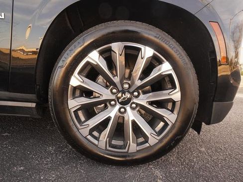 Used 2025 Chevrolet Suburban High Country image 43