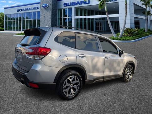 Used 2023 Subaru Forester Premium image 7