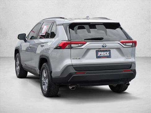 Used 2022 Toyota RAV4 XLE AWD/4WD image 8