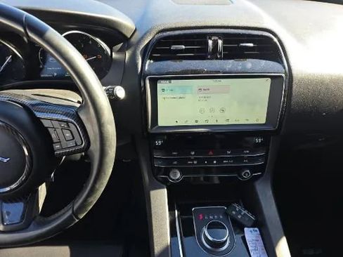 Used 2019 Jaguar F-PACE Premium image 13