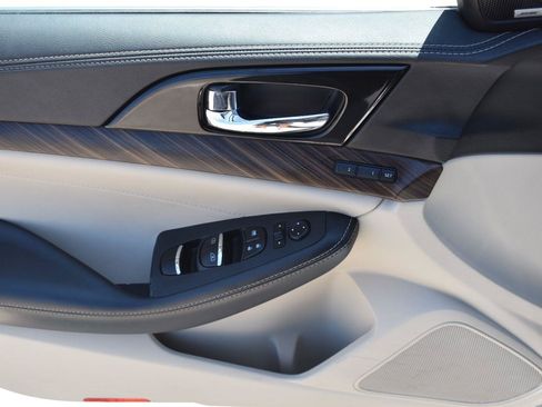 Used 2017 Nissan Maxima Platinum w/ Interior Lighting Package FWD image 20