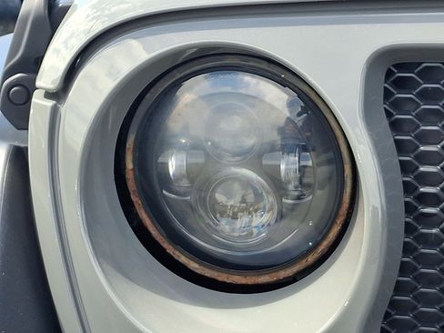 Used 2022 Jeep Wrangler Sport AWD/4WD image 9