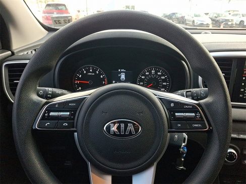 Used 2022 Kia Sportage LX image 18