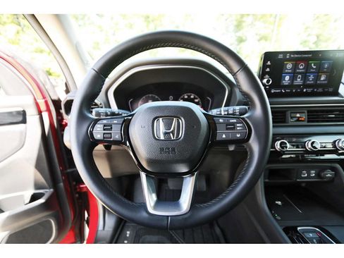 Used 2025 Honda Pilot Touring image 14
