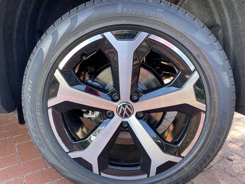 New 2026 Volkswagen Tiguan SE image 7