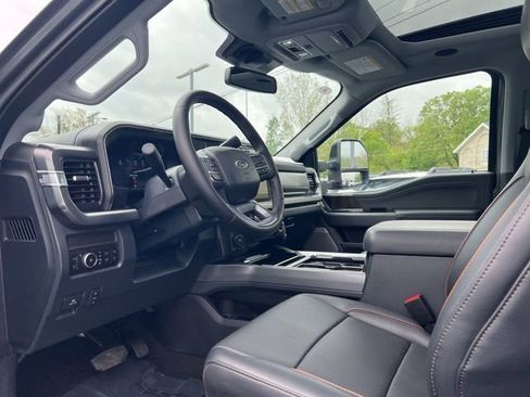 Used 2025 Ford F250 Lariat w/ Lariat Ultimate Package AWD/4WD image 2