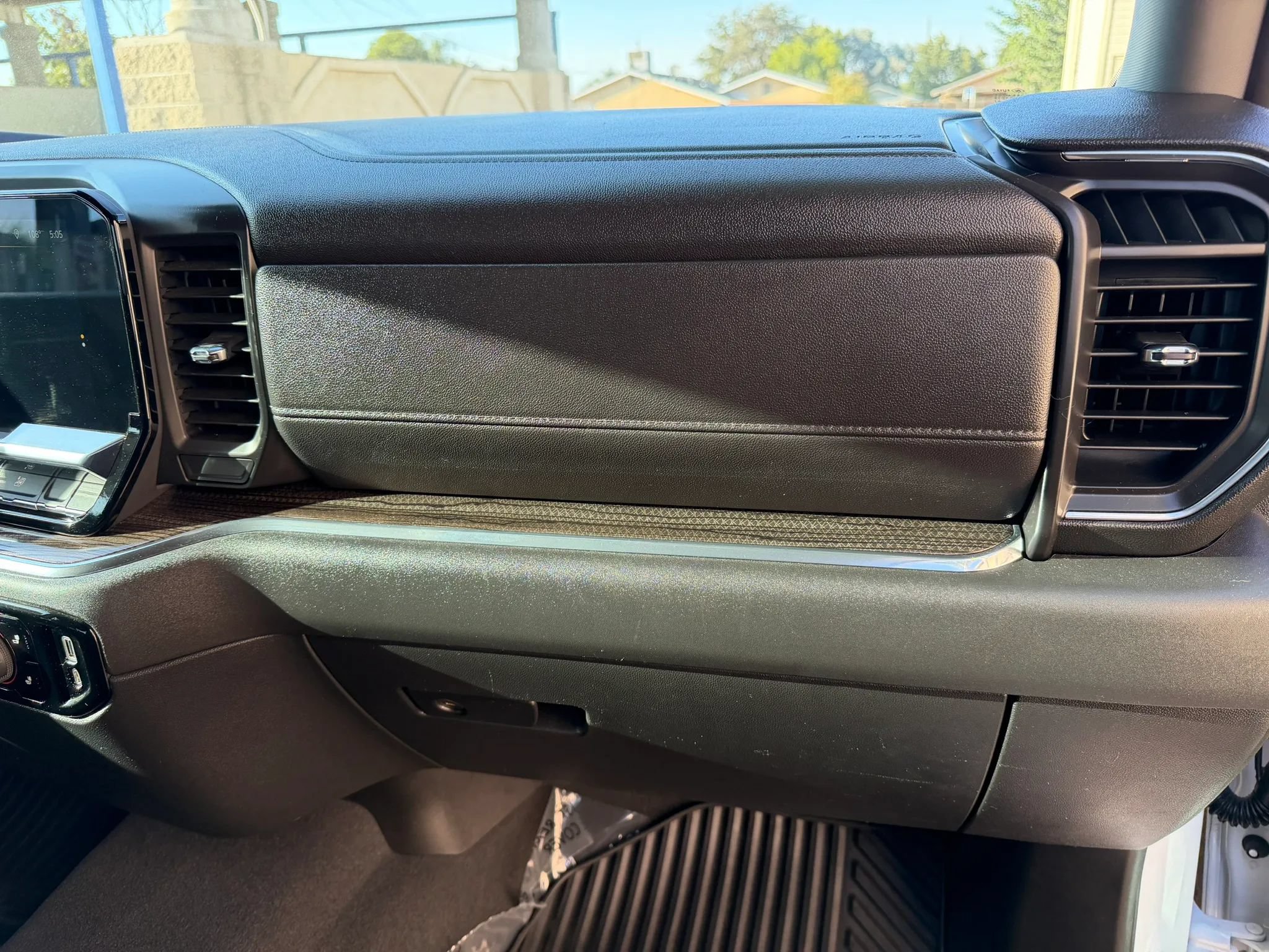 Used 2023 Chevrolet Silverado 1500 LT AWD/4WD image 6