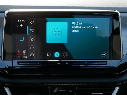 New 2026 Volkswagen Atlas Cross Sport SE image 11