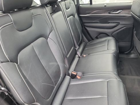 Used 2023 Jeep Grand Cherokee Limited w/ Luxury Tech Group II image 33