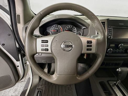 Used 2019 Nissan Frontier SL RWD image 11