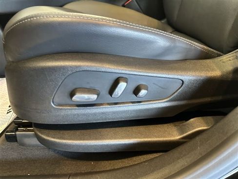 Certified 2025 Cadillac XT5 Premium Luxury image 12