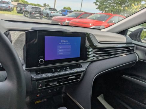 Used 2025 Toyota Camry LE AWD/4WD image 38