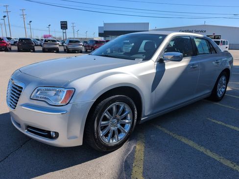 Used 2012 Chrysler 300 Limited image 3