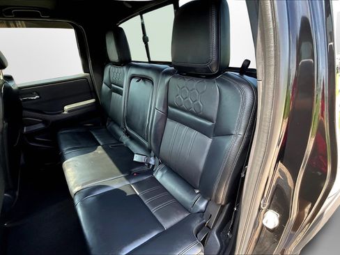 Used 2022 Nissan Frontier PRO-4X image 18