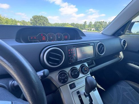 Used 2012 Scion xB FWD image 20