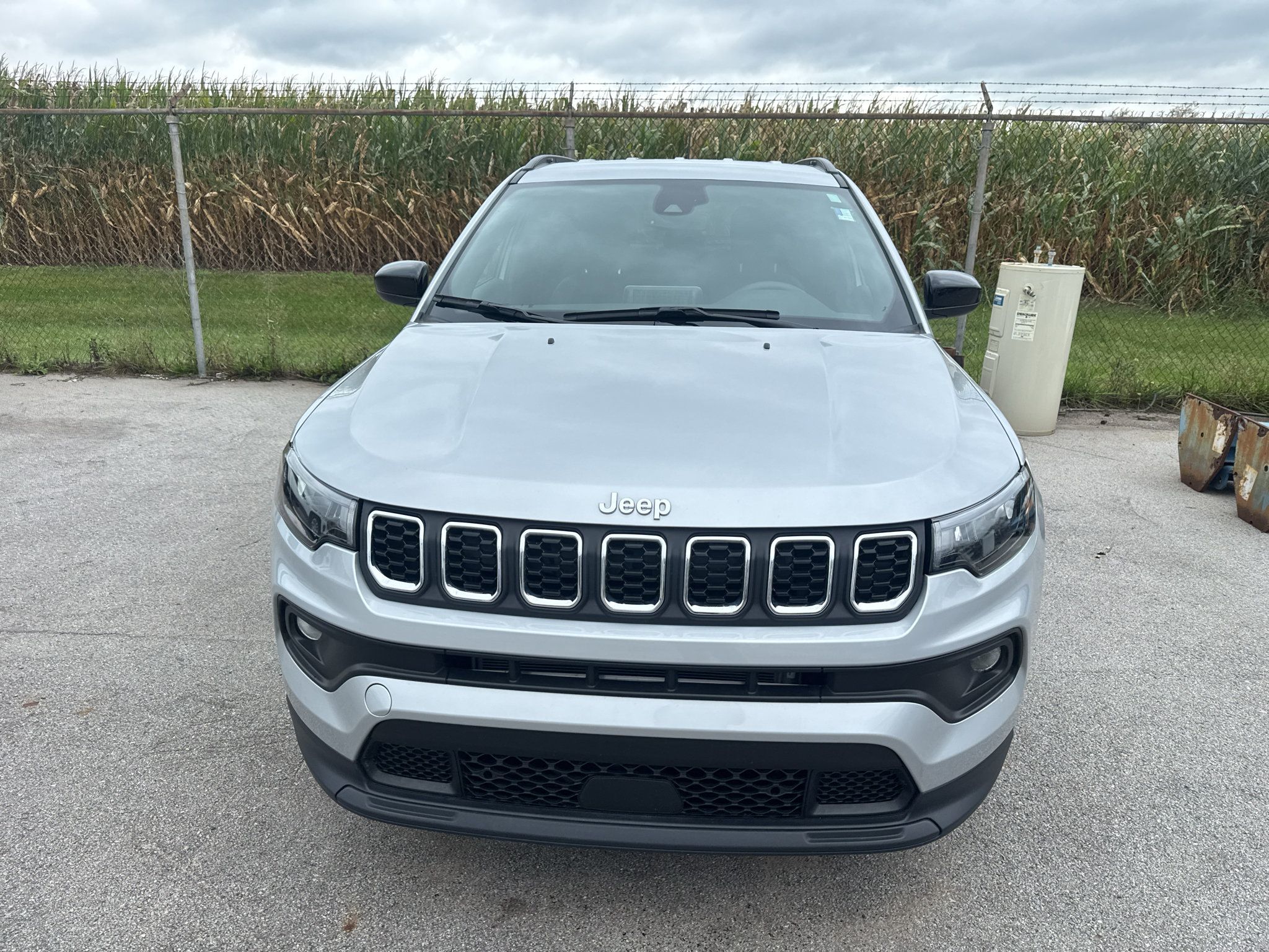 Used 2025 Jeep Compass Latitude w/ Convenience Group AWD/4WD image 2