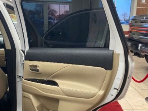 Used 2017 Mitsubishi Outlander GT image 18