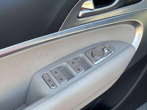 Used 2023 Genesis G70 3.3T AWD/4WD image 17