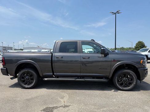 Used 2024 RAM 3500 Limited AWD/4WD image 9