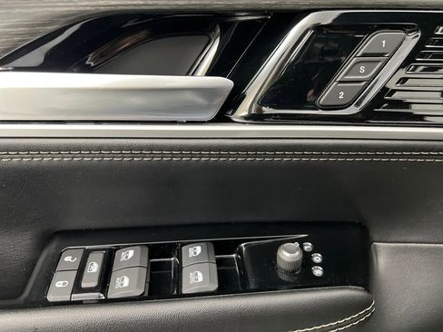 Used 2024 Jeep Wagoneer L Series II image 12