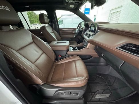 Used 2024 Chevrolet Suburban High Country w/ Max Trailering Package RWD image 17