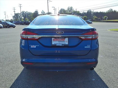 Used 2018 Ford Fusion SE w/ Fusion SE Technology Package FWD image 11
