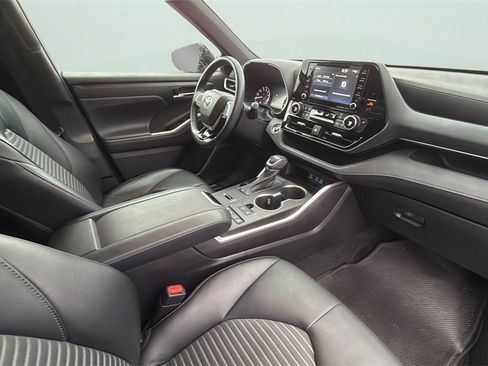 Used 2022 Toyota Highlander XSE image 23