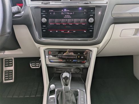 Used 2022 Volkswagen Tiguan SE R-Line image 33