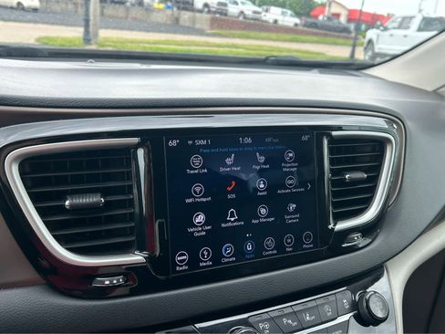 Used 2018 Chrysler Pacifica Touring-L w/ Advanced Safetytec Group FWD image 40